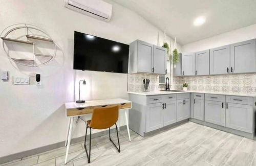 Dover Shores West House | Chic 1BR Orlando Stay | Parking, Wi-Fi + Comfort