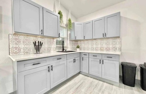 Dover Shores West House | Chic 1BR Orlando Stay | Parking, Wi-Fi + Comfort