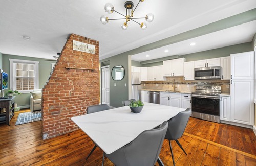 Federal Hill Apartment | Chic 1BR Retreat: Modern Elegance & Comfort