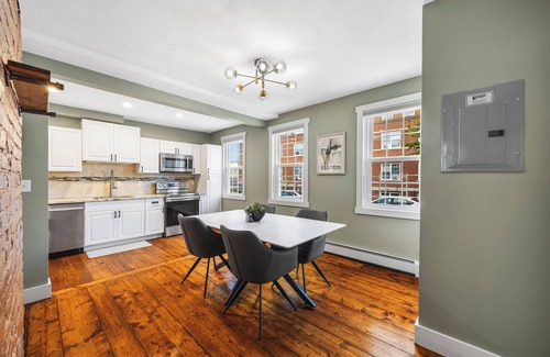 Federal Hill Apartment | Chic 1BR Retreat: Modern Elegance & Comfort