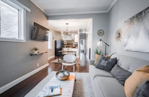 Near Northside House | Chic 1BR Retreat with Sofa Bed, Free Parking