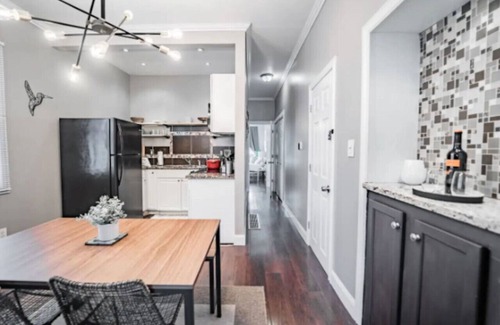 Near Northside House | Chic 1BR Retreat with Sofa Bed, Free Parking