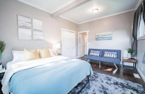Near Northside House | Chic 1BR Retreat with Sofa Bed, Free Parking