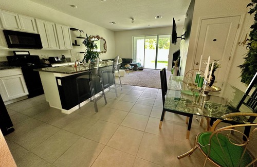 Bloomingdale House | Chic 2-bed 1.5-bath townhouse in a secure community, adventures await nearby!n