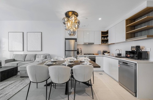 Bur Dubai Apartment | Chic 2-bed apartment with Full Burj View in vibrant Dubai - WiFi and AC incl.