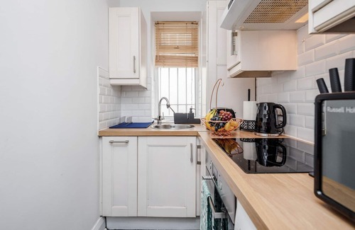 St. George's Apartment | ★ Chic 2-Bed Apt ★ Free Parking/Zoo/Shop/Events ★
