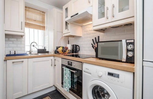 St. George's Apartment | ★ Chic 2-Bed Apt ★ Free Parking/Zoo/Shop/Events ★