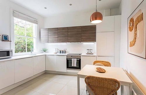 Balham Apartment | Chic 2-Bed Flat in Leafy Clapham South