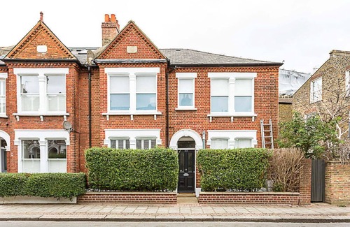 Balham Apartment | Chic 2-Bed Flat in Leafy Clapham South