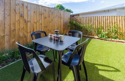 Henderson House | Chic 2-Bed Gem: Trust Arena Proximity - West AKL