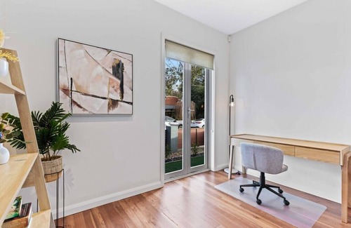 Yarraville House | Chic 2-Bed Home By Bustling Shops