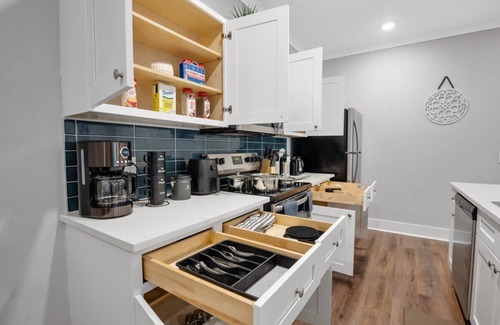 Port Wentworth Apartment | Chic 2-bedroom apartment with AC, fitness room, WiFi, pool - B