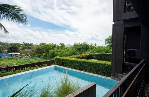Rawai Apartment | Chic 2-bedroom apartment in marvelous Tambon Rawai with WiFi, fitness room
