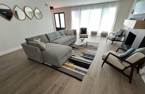 Historic Core Apartment | Chic 2-Bedroom Apartment with Fitness Room and WiFi in Vibrant Los Angeles
