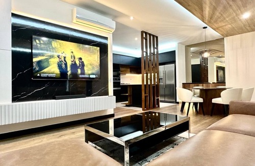 Sector 1 Apartment | Chic 2-bedroom apartment in charming San Isidro with AC, fitness room, WiFi