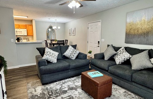 Greenville Apartment | Chic 2-bedroom apartment with fitness room and Pool in welcoming Greenville