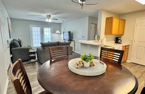 Greenville Apartment | Chic 2-bedroom apartment with fitness room and Pool in welcoming Greenville
