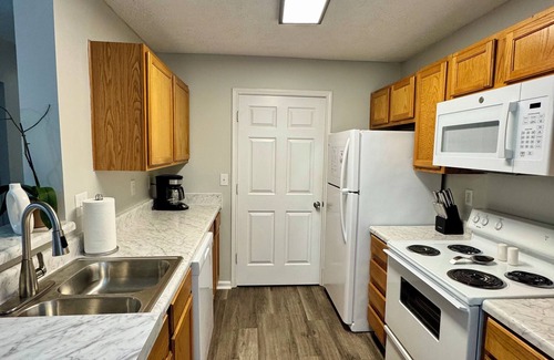 Greenville Apartment | Chic 2-bedroom apartment with fitness room and Pool in welcoming Greenville