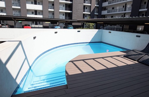 Nieuw Muckleneuk Apartment | Chic 2-bedroom apartment with WiFi, fitness room in vibrant Pretoria