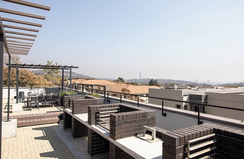 Nieuw Muckleneuk Apartment | Chic 2-bedroom apartment with WiFi, fitness room in vibrant Pretoria