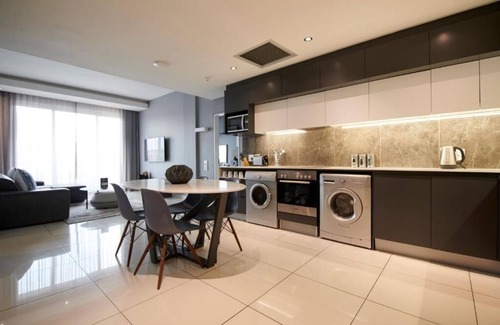 Sandown Apartment | Chic 2 Bedroom Apartment at Katherine Street, Sandton