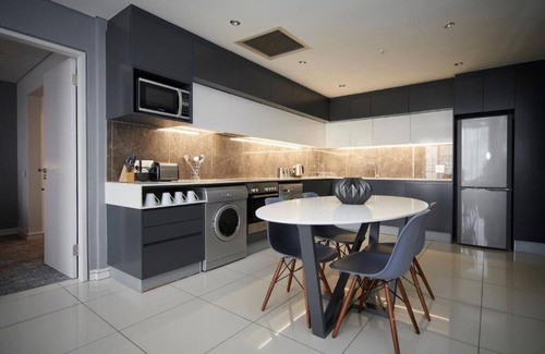 Sandown Apartment | Chic 2 Bedroom Apartment at Katherine Street, Sandton