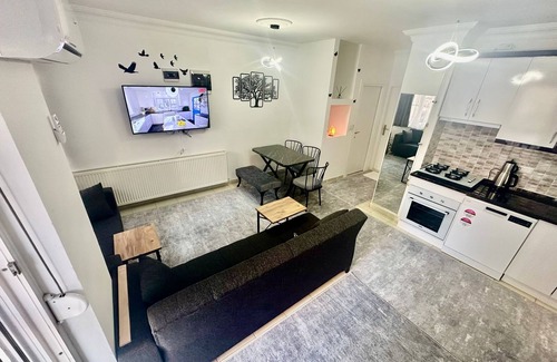 Kepez Apartment | Chic 2-bedroom apartment with WiFi, AC in marvelous Antalya
