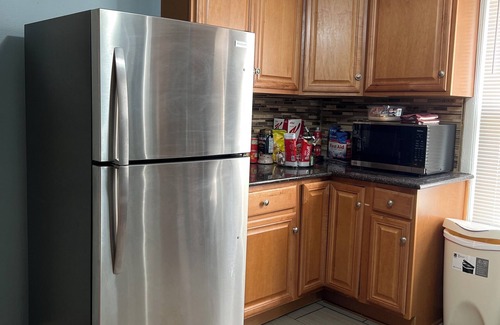 West Town Apartment | Chic 2-bedroom apartment with WiFi, AC in delightful Logan Square Chicago