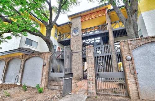 Pasadena Apartment | Chic 2-bedroom apartment with AC, fitness room in fabulous Houston