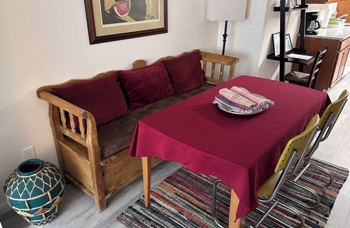 Warwick Apartment | Chic 2-bedroom apartment with WiFi, AC in charming Warwick