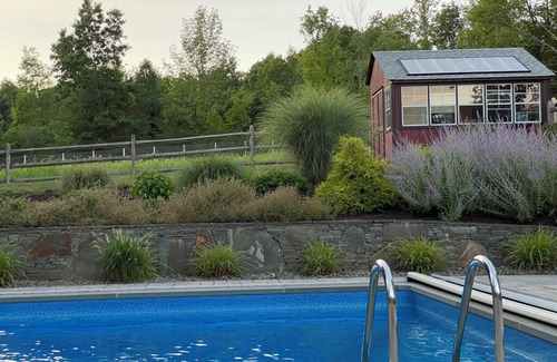 Warwick Apartment | Chic 2-bedroom apartment with WiFi, AC in charming Warwick