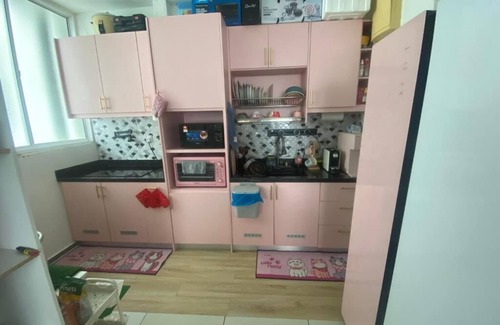 Kajang Apartment | Chic 2-bedroom apartment with AC and fitness room in vibrant Kajang