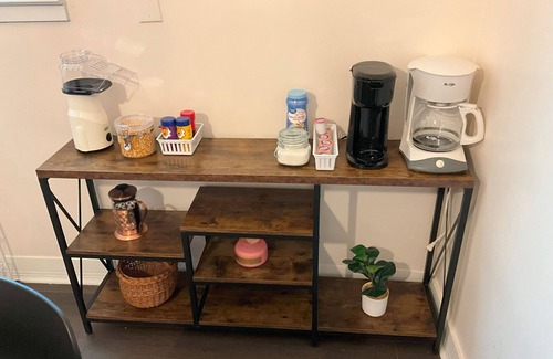 Oak Cliff Apartment | Chic 2-bedroom apartment with WiFi, AC in awesome Bishop Arts area of Dallas