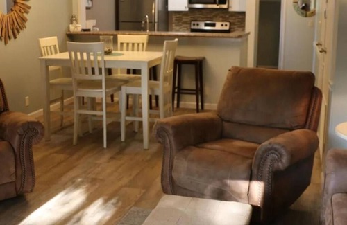 Fairfield Bay Condo | Chic 2-bedroom condo with AC, WiFi in charming Fairfield Bay