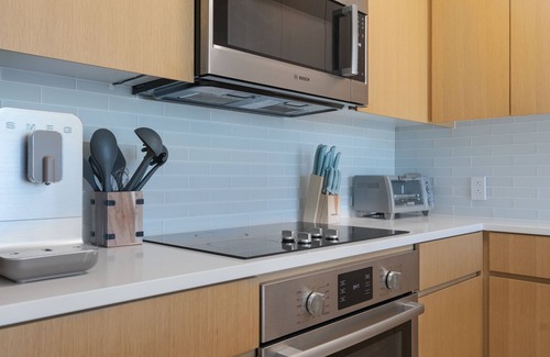 Ala Moana Condo | Chic 2-bedroom condo with resort-like amenities in awesome Honolulu