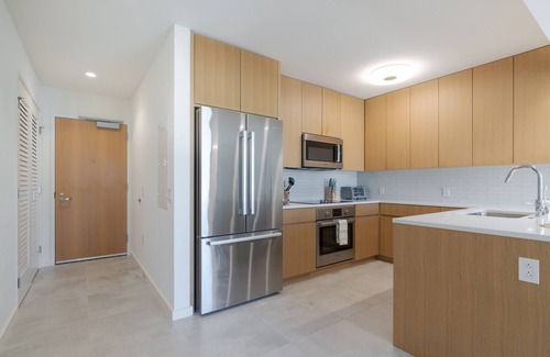 Ala Moana Condo | Chic 2-bedroom condo with resort-like amenities in awesome Honolulu