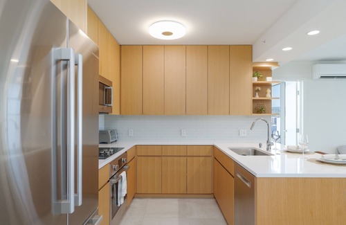 Ala Moana Condo | Chic 2-bedroom condo with resort-like amenities in awesome Honolulu