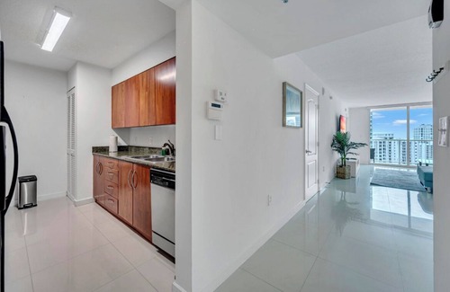Brickell Condo | Chic 2-bedroom condo with Ocean&city views in Brickell