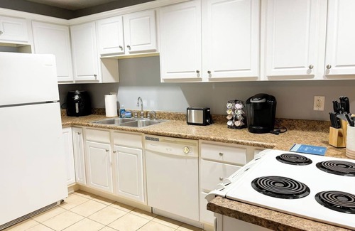 Franklin Apartment | Chic 2 bedroom/free parking across from JD Legends