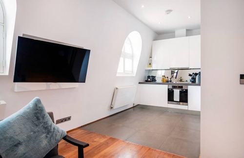 Queen's Gate Apartment | Chic 2 Bedroom in South Kensington