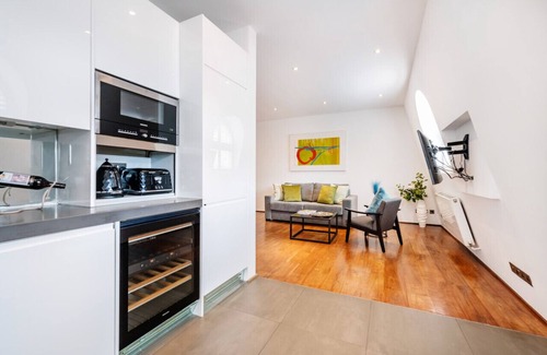 Queen's Gate Apartment | Chic 2 Bedroom in South Kensington