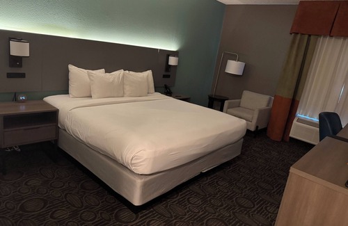 Ahwatukee Foothills Hotel | Chic 2-bedroom hotel with AC, fitness room in fabulous Chandler