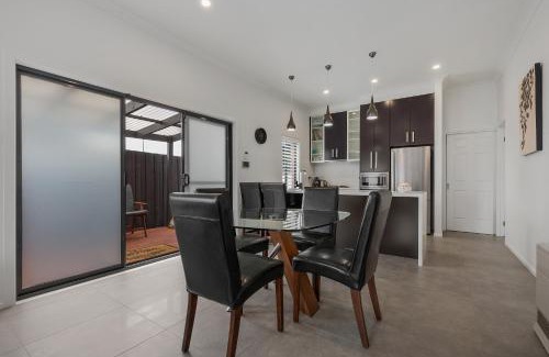 Keilor Downs House | Chic 2 Bedroom Keilor
