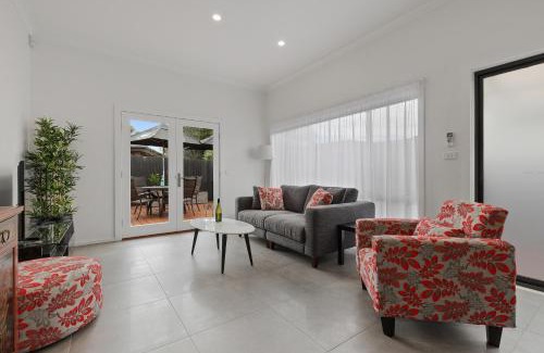 Keilor Downs House | Chic 2 Bedroom Keilor