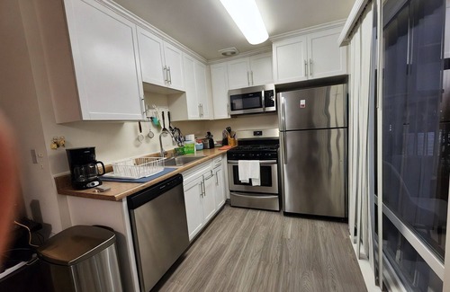 Westwood House | Chic 2-bedroom Residences with WiFi, AC in lovely Los Angeles
