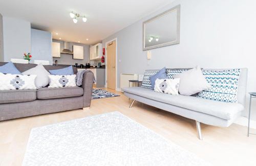 Basingstoke Apartment | Chic 2-bedroom Retreat 7 Mins To Station&shop