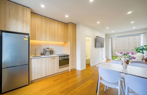 Grey Lynn House | Chic 2-Bedroom Retreat in Grey Lynn Minutes to CBD