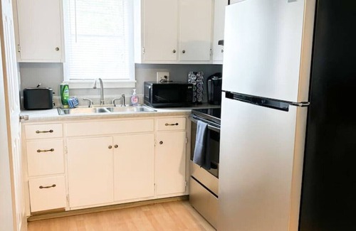 Piqua House | Chic 2-Bedroom Retreat With 2 TV’s