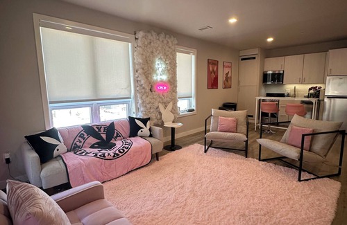 University City Apartment | Chic 2-bedroom with AC, fitness room, WiFi in awesome Philadelphia