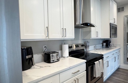 Seven Hills Apartment | Chic 2-bedroom with AC and WiFi in peaceful Henderson